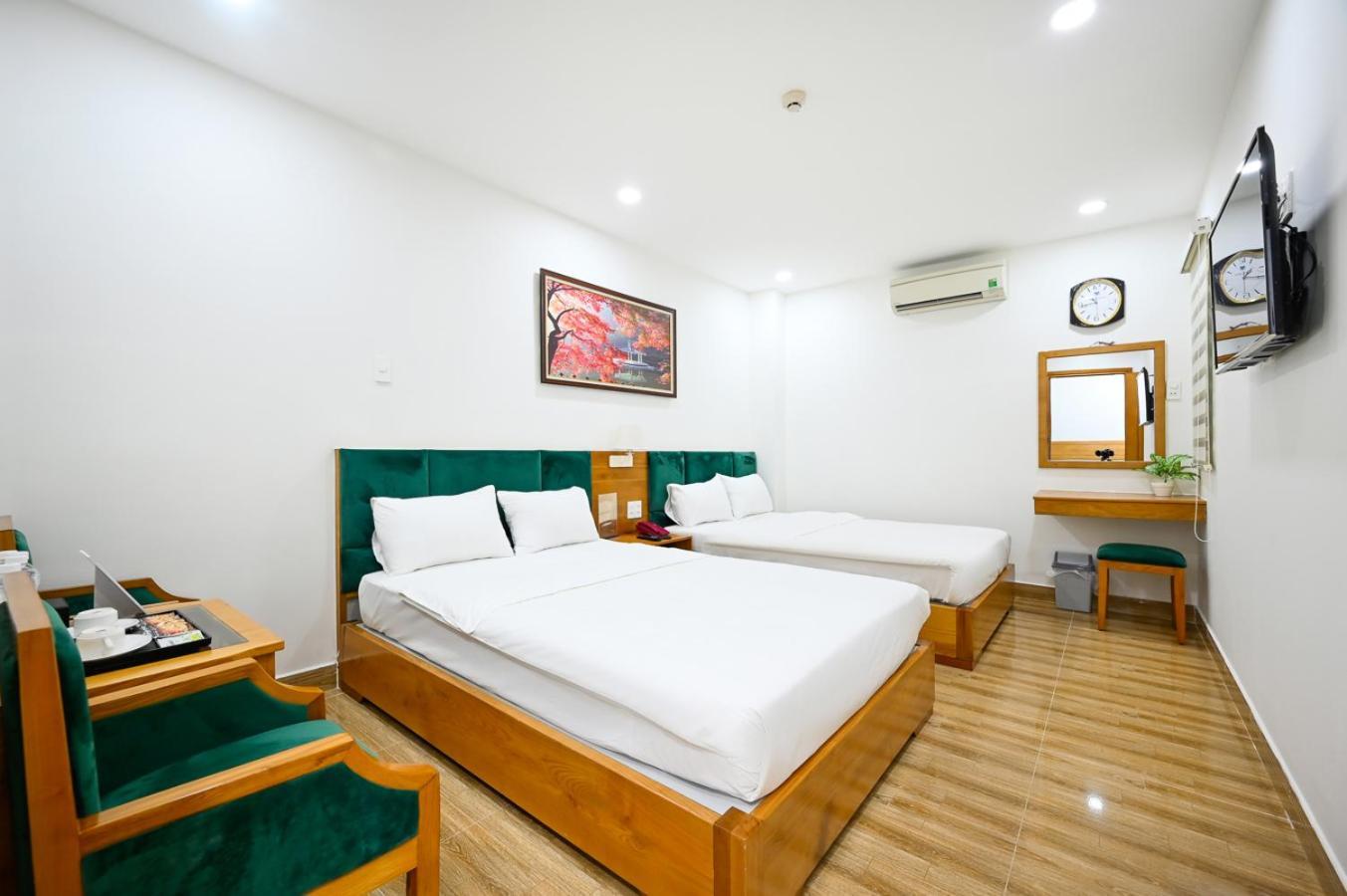 Vivian Airport Hotel Saigon Хошимин Екстериор снимка