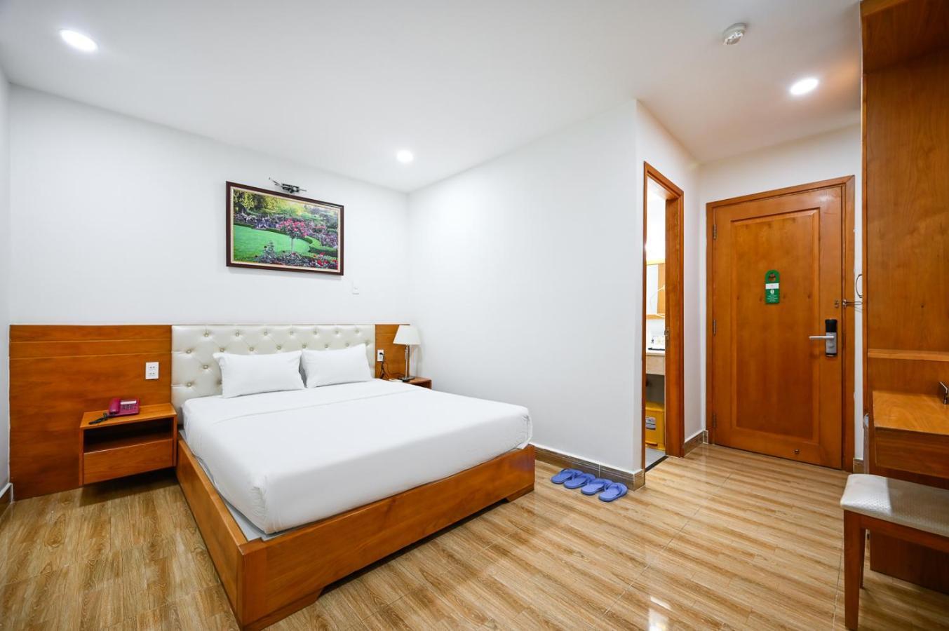 Vivian Airport Hotel Saigon Хошимин Екстериор снимка