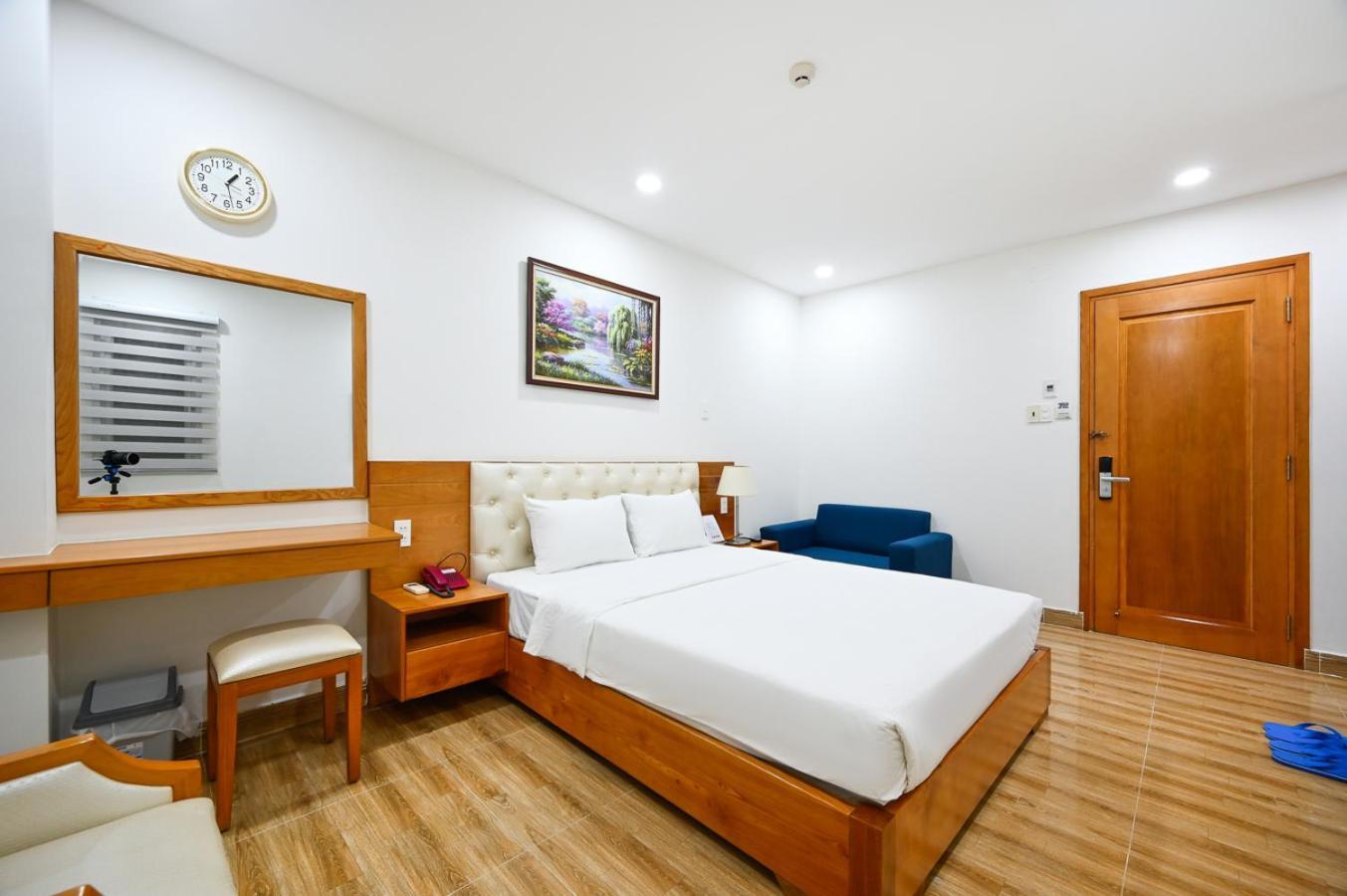 Vivian Airport Hotel Saigon Хошимин Екстериор снимка